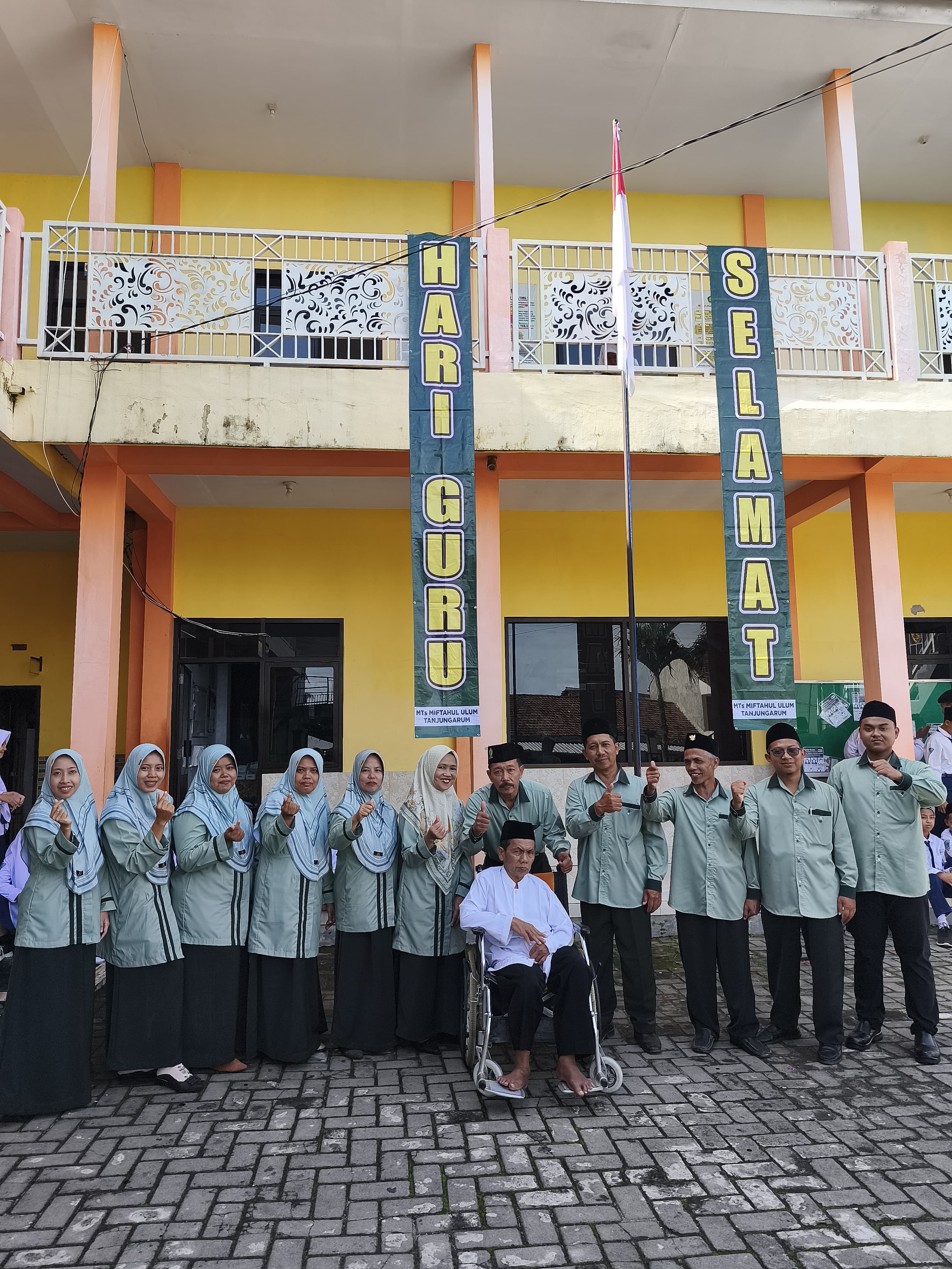 Peringatan Hari Guru Nasional di MTs Miftahul Ulum Tanjungarum